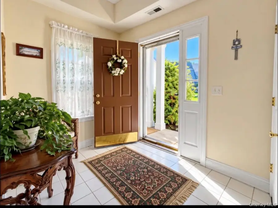 33 Perri Circle, Middle Island, NY 11953 - #2