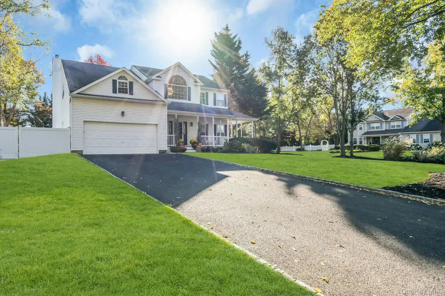 4 Magnolia Lane, Smithtown, NY 11787 - #3