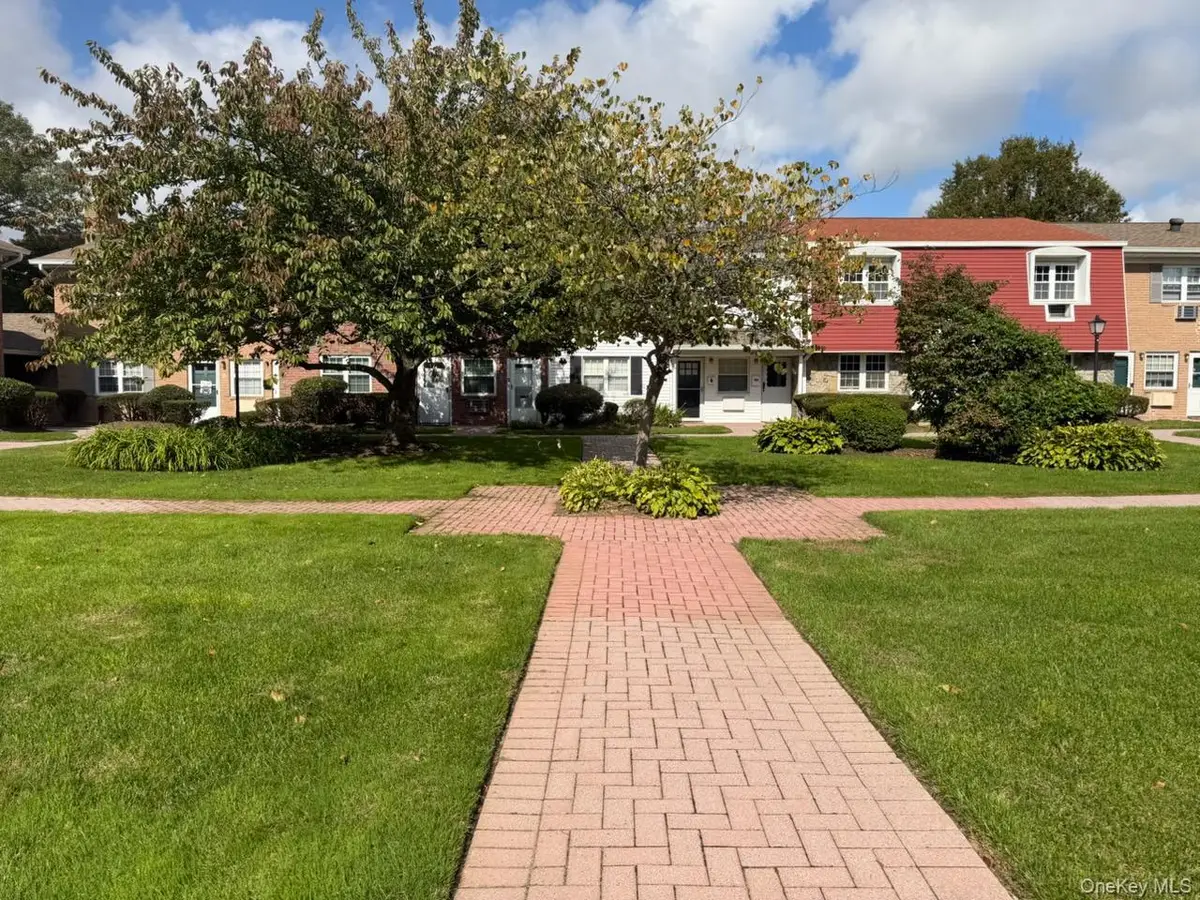 22 Springwood Drive, North Babylon, NY 11703 - #1
