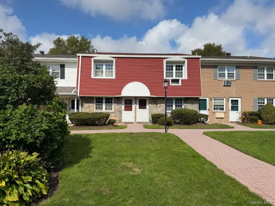 22 Springwood Drive, North Babylon, NY 11703 - #2