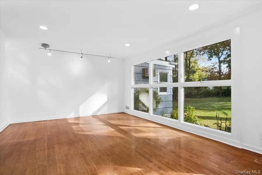 31 Rogers Drive, New Rochelle, NY 10804 - #3