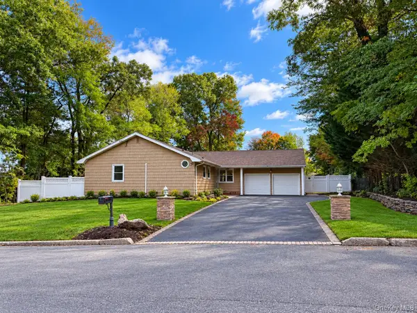 395 Ridgefield Road, Hauppauge, NY 11788