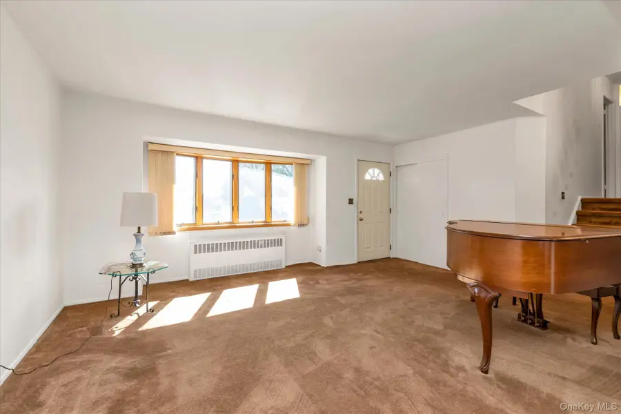 5 Lane Avenue, Plainview, NY 11803 - #2