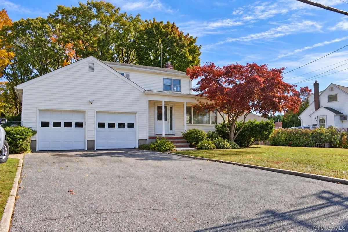 131 Irish Lane, East Islip, NY 11730 - #1