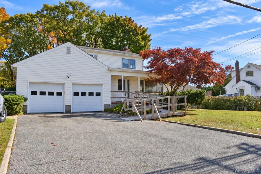 131 Irish Lane, East Islip, NY 11730 - #2
