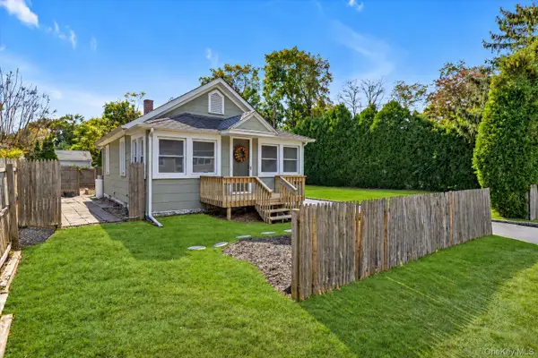 8 Rockne Street, Huntington, NY 11743