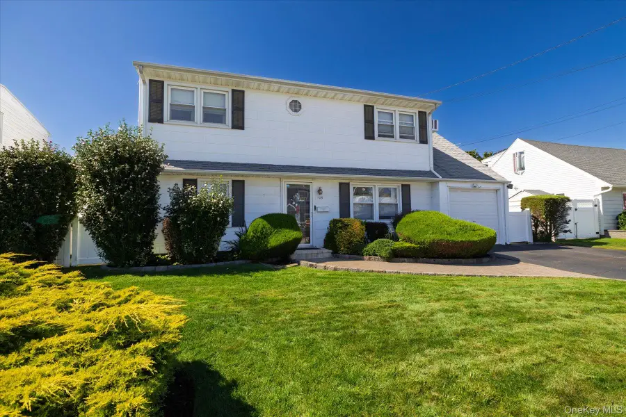 129 Arlyn Drive W, Massapequa, NY 11758 - #2