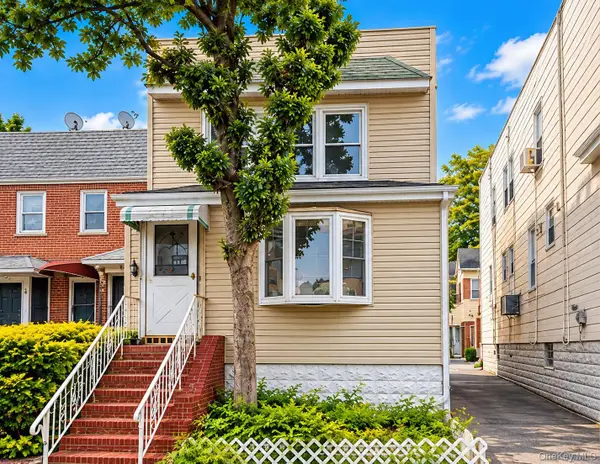 6659 75th Street, Middle Village, NY 11379