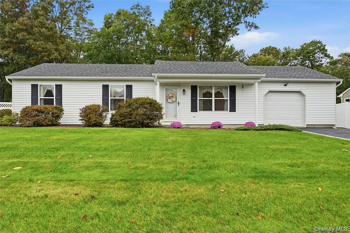 6 Evelyn Court, Manorville, NY 11949 - #1
