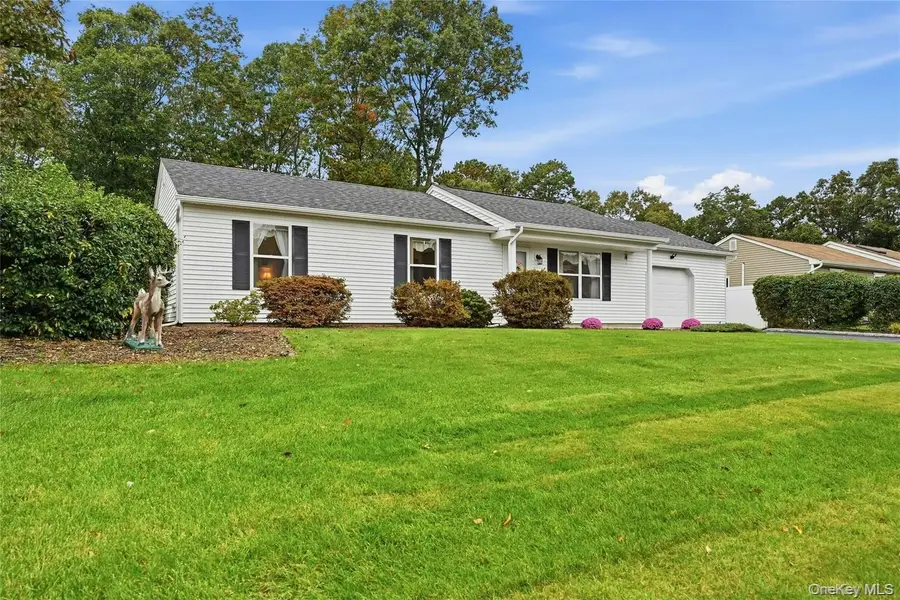 6 Evelyn Court, Manorville, NY 11949 - #2