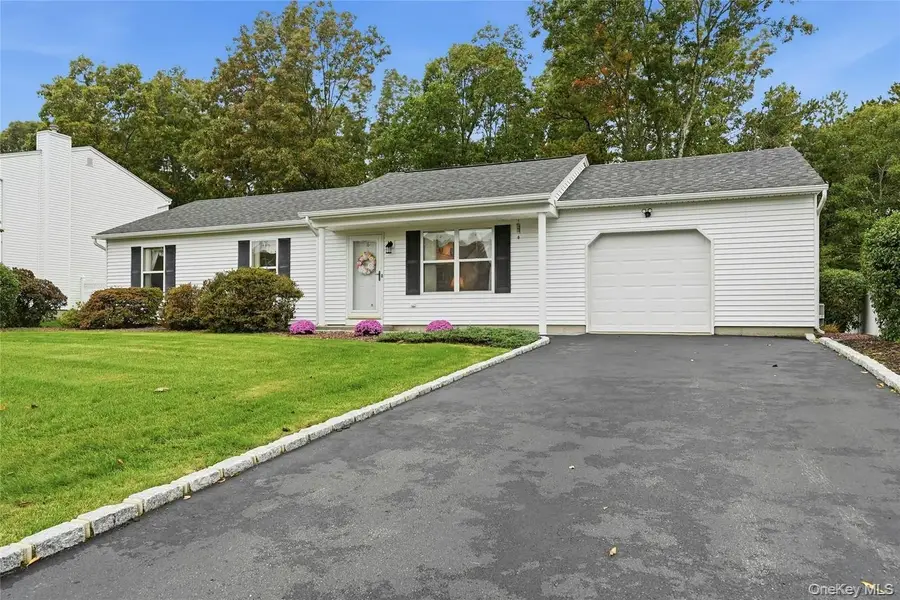 6 Evelyn Court, Manorville, NY 11949 - #3
