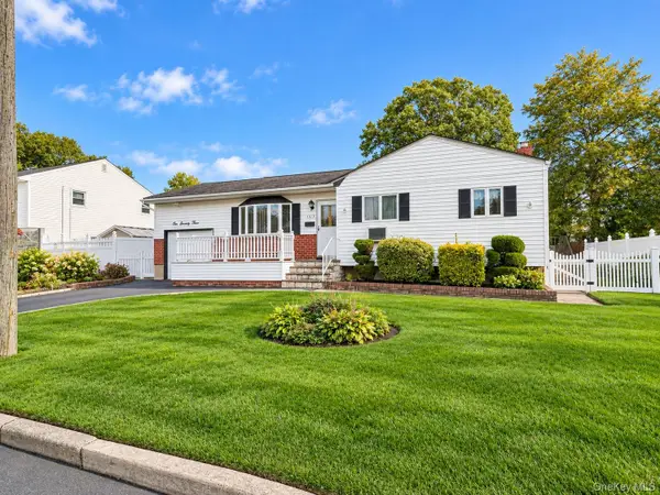 1073 Oakneck Road, Bay Shore, NY 11706