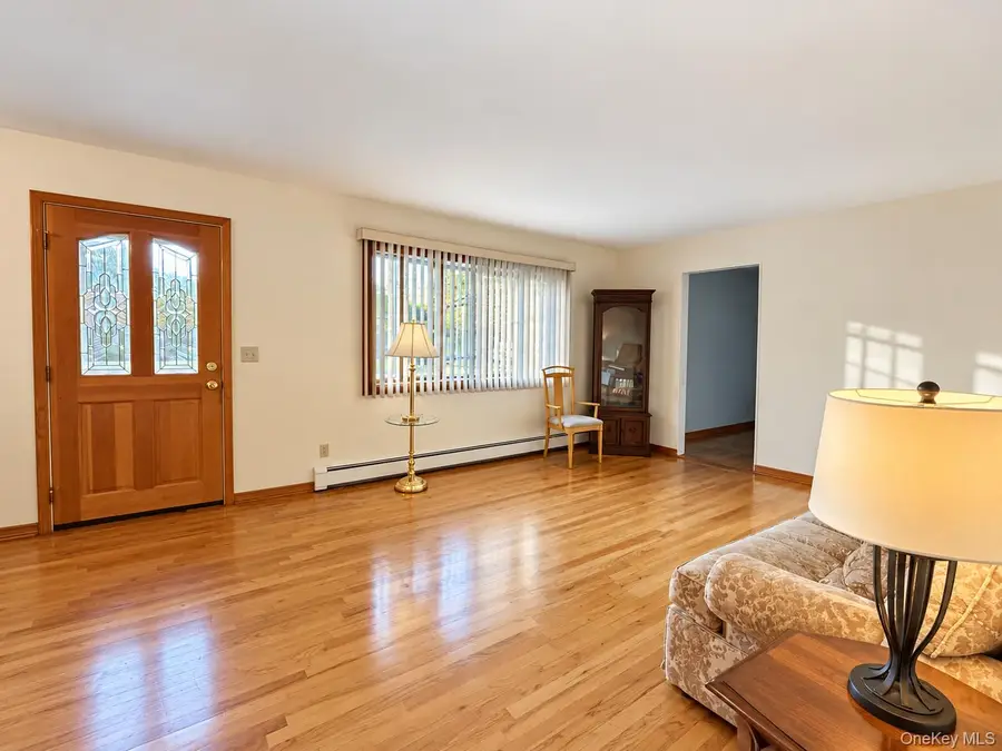 1073 Oakneck Road, Bay Shore, NY 11706 - #2