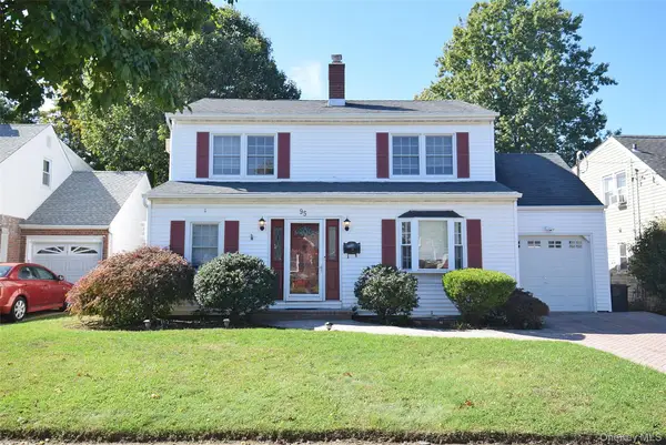 95 Krug Place, Mineola, NY 11501