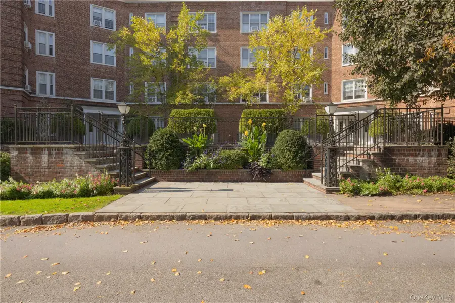 5 Midland Gardens #2L, Bronxville, NY 10708 - #2
