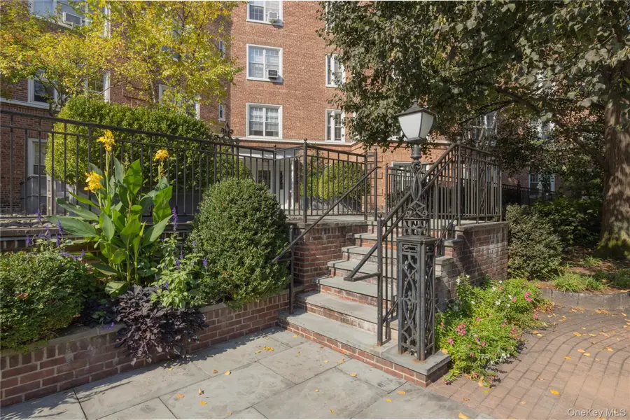 5 Midland Gardens #2L, Bronxville, NY 10708 - #3