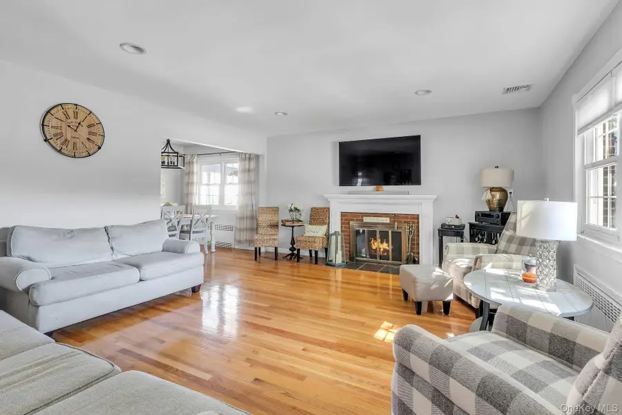 153 N Hickory Street, Massapequa, NY 11758 - #3