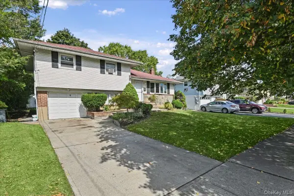 8 Evers Street, Hicksville, NY 11801