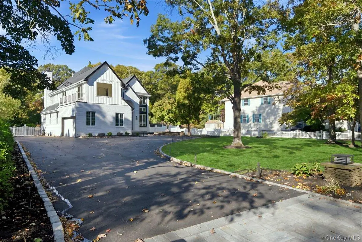 21 Hart Place #B, Dix Hills, NY 11746 - #1
