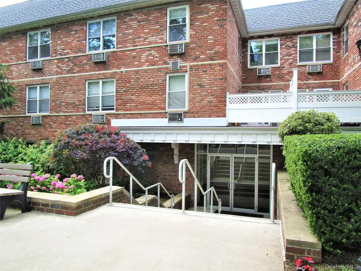 40 Daley Place #126, Lynbrook, NY 11563 - #1