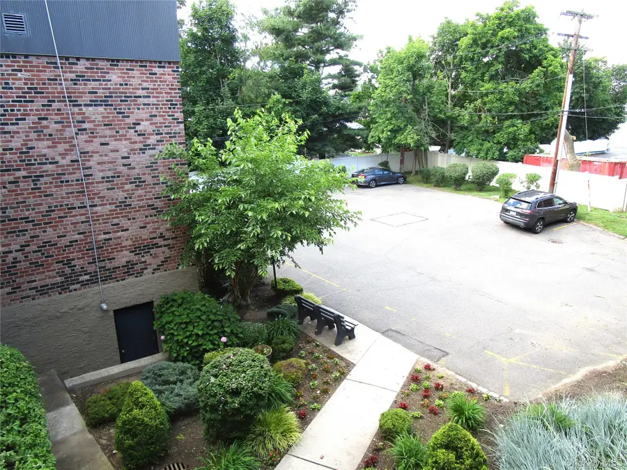 40 Daley Place #126, Lynbrook, NY 11563 - #2
