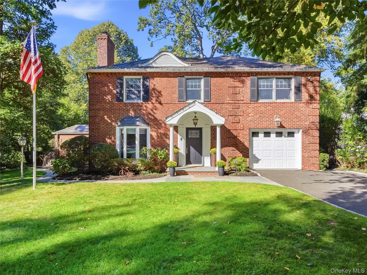95 Dartmouth Road, Manhasset, NY 11030 - #1