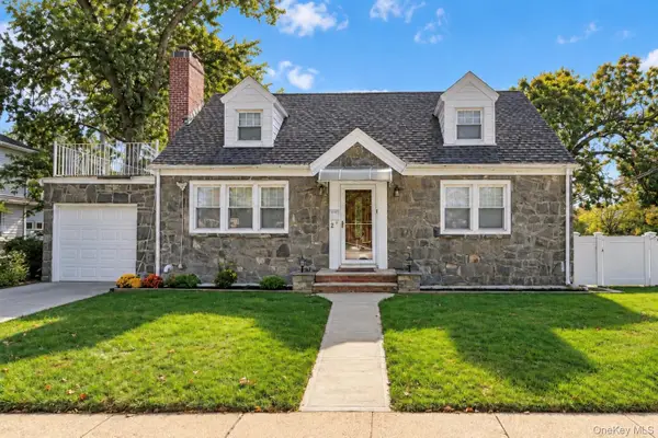 2 Oak Drive, New Hyde Park, NY 11040