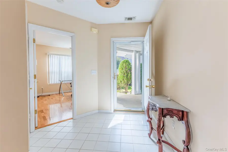 29 Madison Circle, Middle Island, NY 11953 - #3