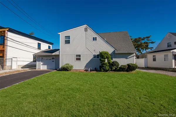 148 Kingfisher Road, Levittown, NY 11756