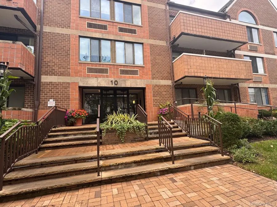 10 Canterbury Road #1B, Great Neck, NY 11021 - #2