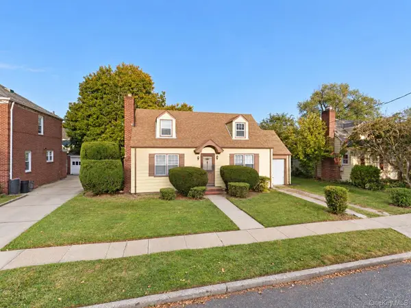 526 N 11th Street, New Hyde Park, NY 11040