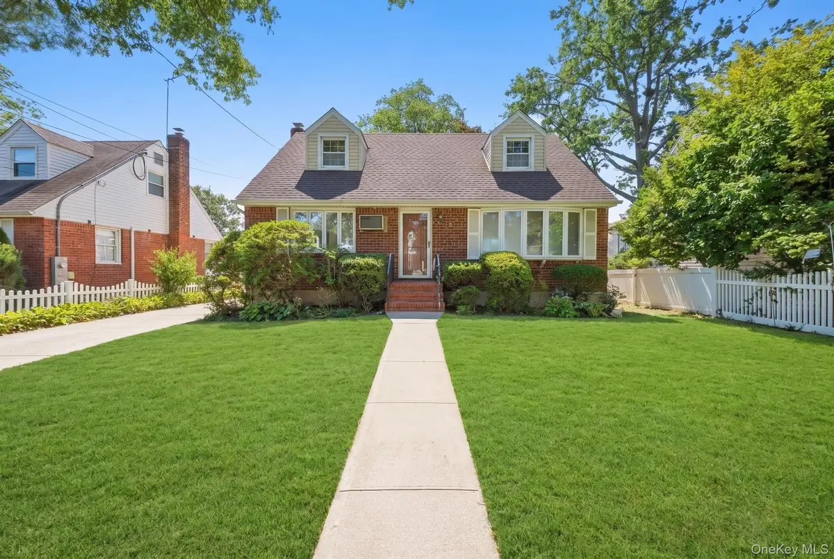 88 Meyer Avenue, Valley Stream, NY 11580 - #1