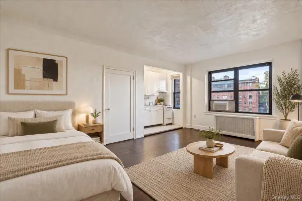 141 Woodmere Boulevard #3C, Woodmere, NY 11598