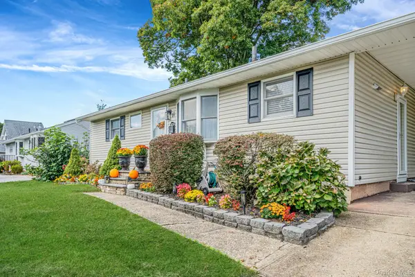 11 Langdon Street, Islip, NY 11751