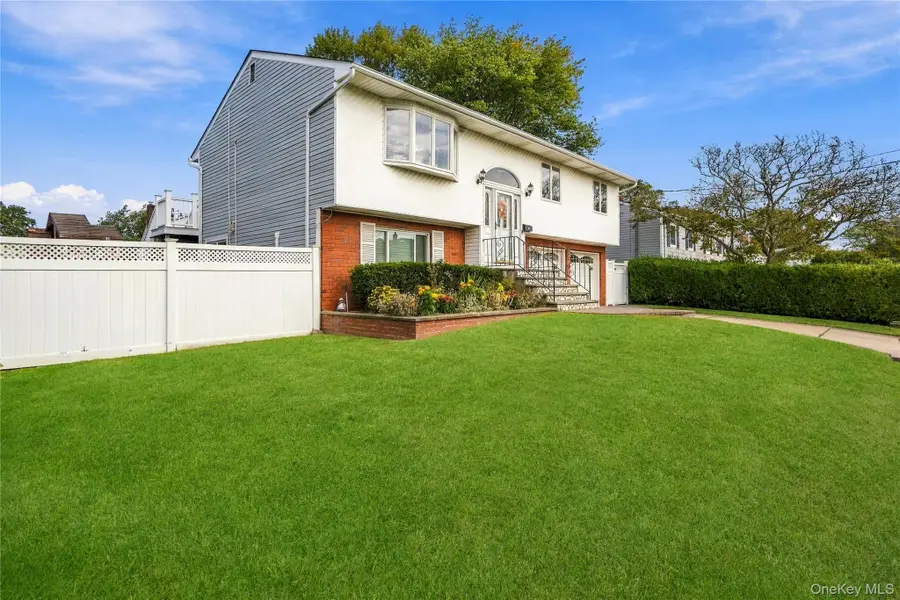 34 Knoll Street, Lindenhurst, NY 11757 - #2