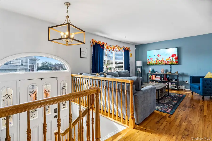 34 Knoll Street, Lindenhurst, NY 11757 - #3