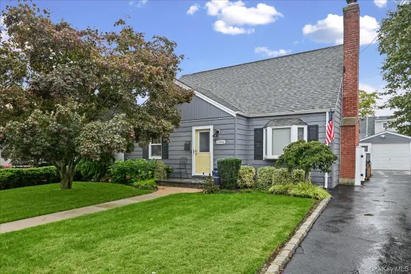 2342 Maple Street, Seaford, NY 11783