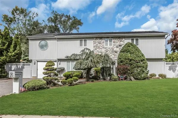 25 Lesley Lane, Old Bethpage, NY 11804