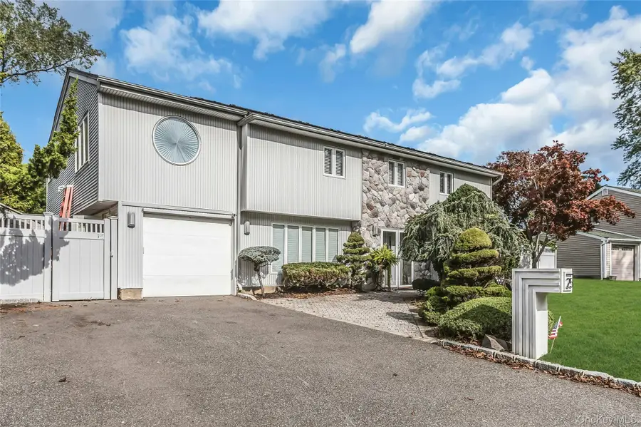 25 Lesley Lane, Old Bethpage, NY 11804 - #3