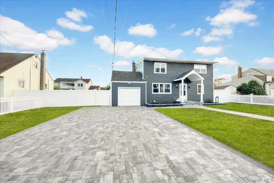 427 36th Street, Lindenhurst, NY 11757 - #3