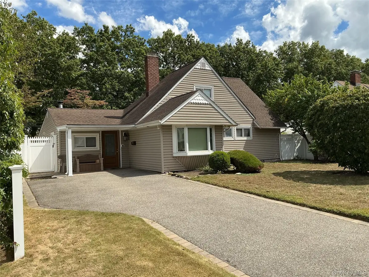 152 Choir Lane, Westbury, NY 11590 - #1