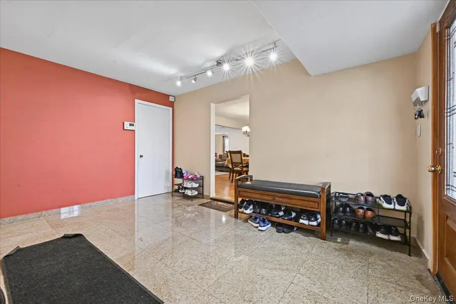 152 Choir Lane, Westbury, NY 11590 - #3