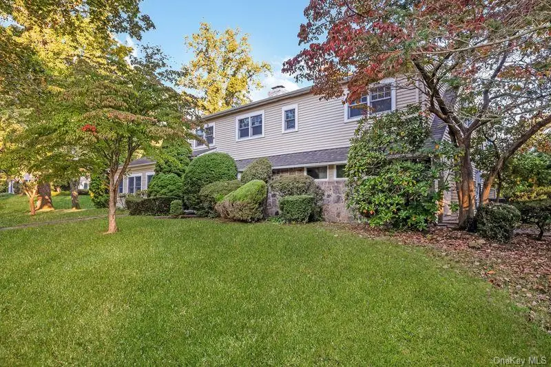 19 Strawberry Lane, Roslyn Heights, NY 11577 - #2
