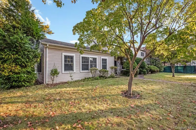 19 Strawberry Lane, Roslyn Heights, NY 11577 - #3