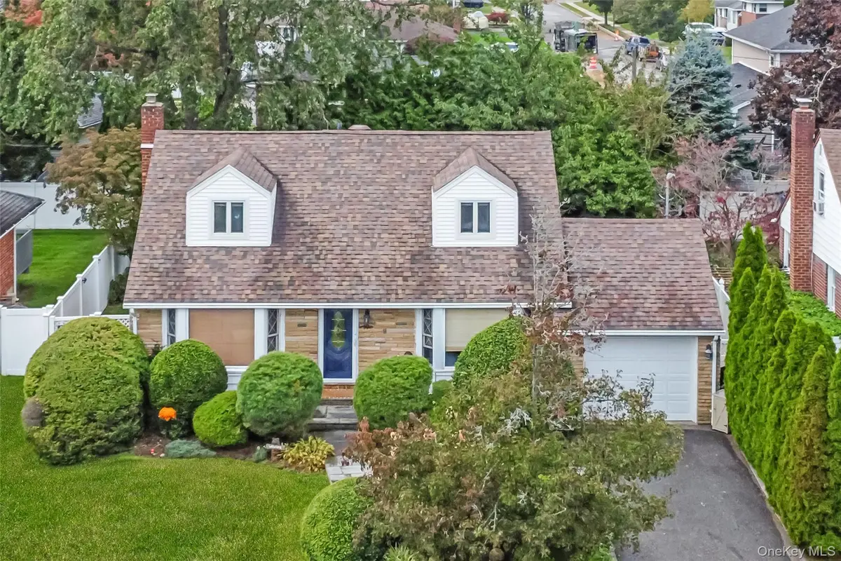 19 Leonard Road, Syosset, NY 11791 - #1