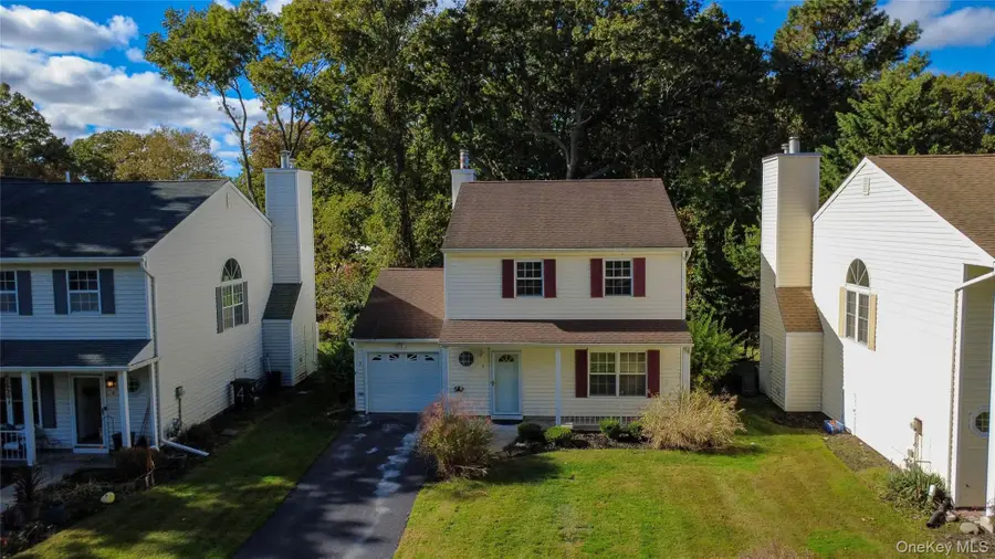 3 Deer Path, Coram, NY 11727 - #2
