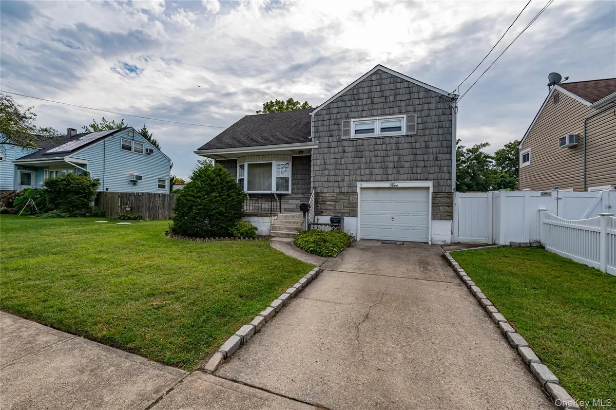 5 Floyd Street, North Babylon, NY 11703 - #1