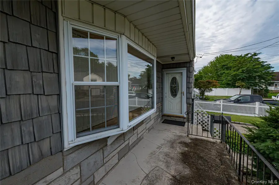 5 Floyd Street, North Babylon, NY 11703 - #2