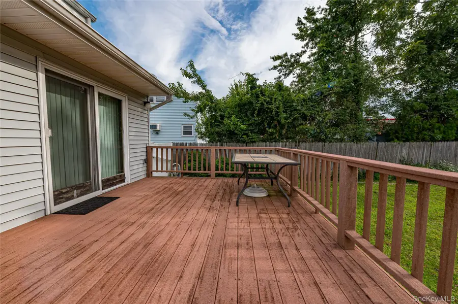5 Floyd Street, North Babylon, NY 11703 - #3