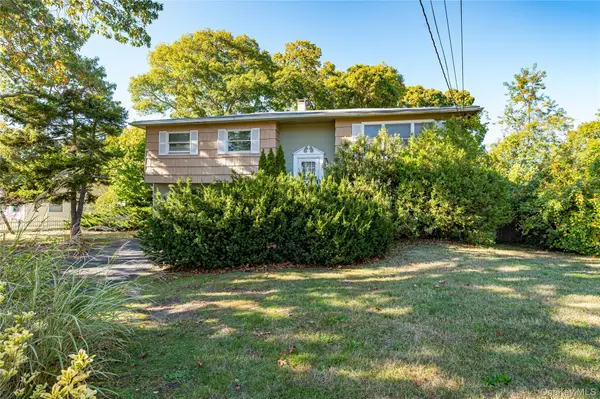 211 Matthews Road, Oakdale, NY 11769